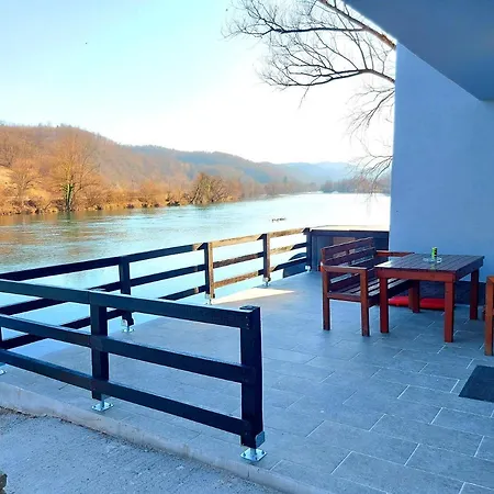 Апартаменты Marshal Босанска-Крупа